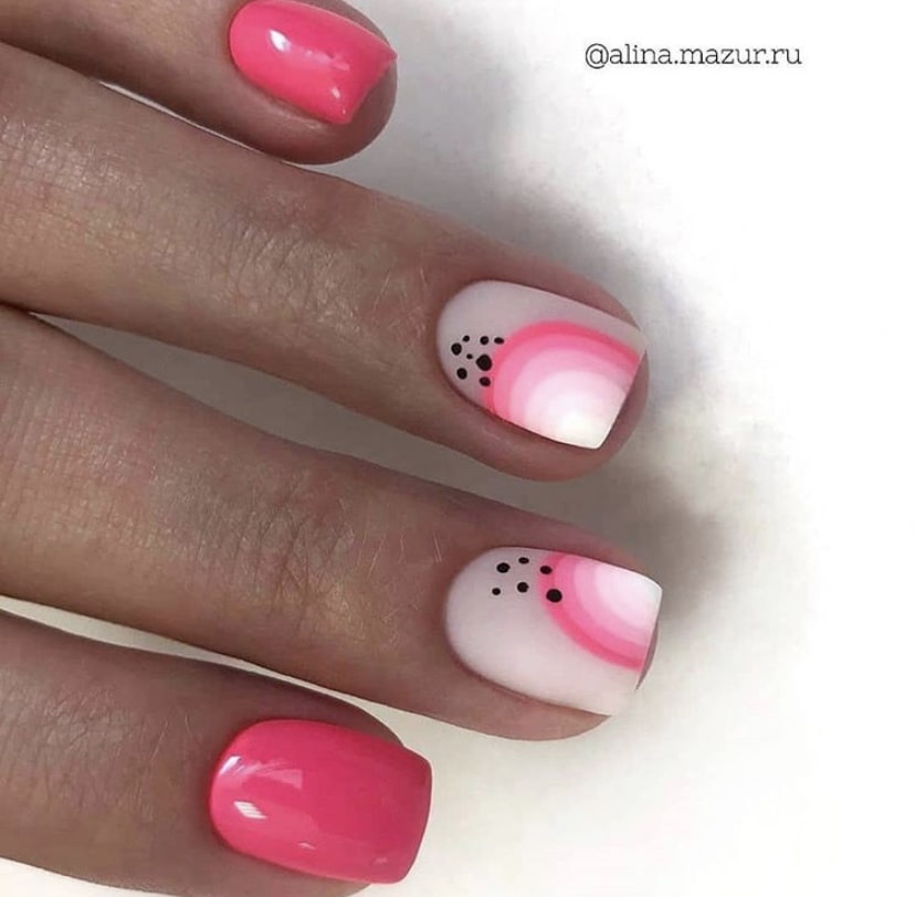 Яркий нежный маникюр