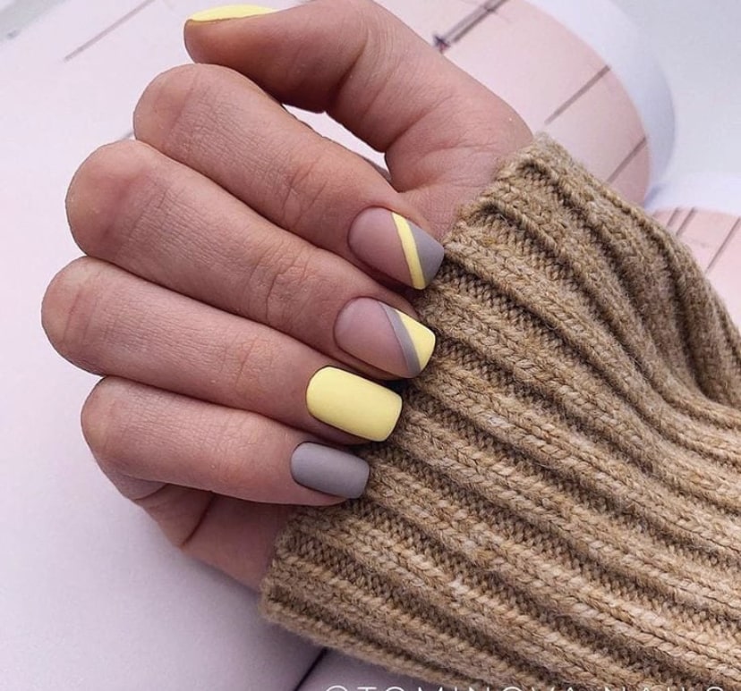 Яркий нежный маникюр