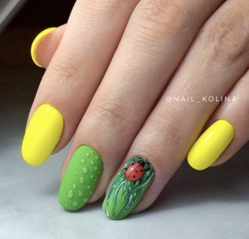 Зелено-желтый маникюр