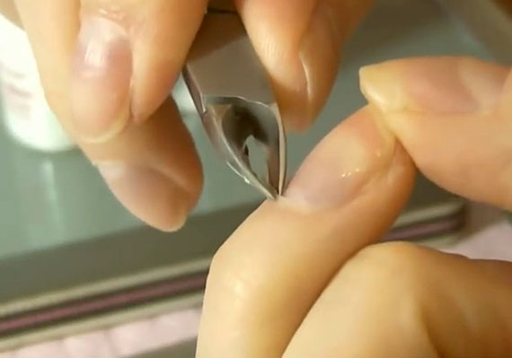 обрезной маникюр