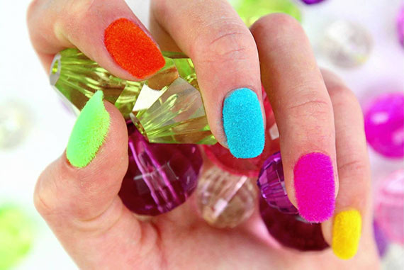 Бархатный маникюр виды