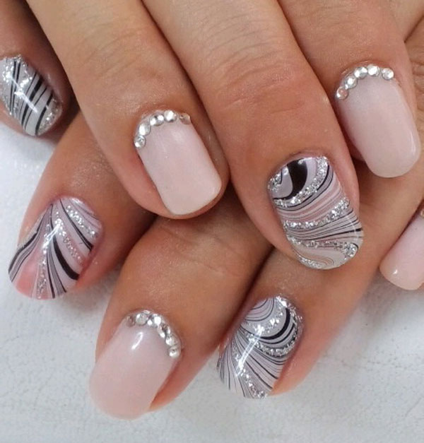 Бежевый маникюр фото