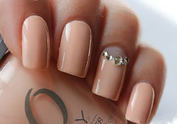 Бежевый маникюр
