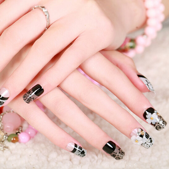 красивый черный французский маникюр