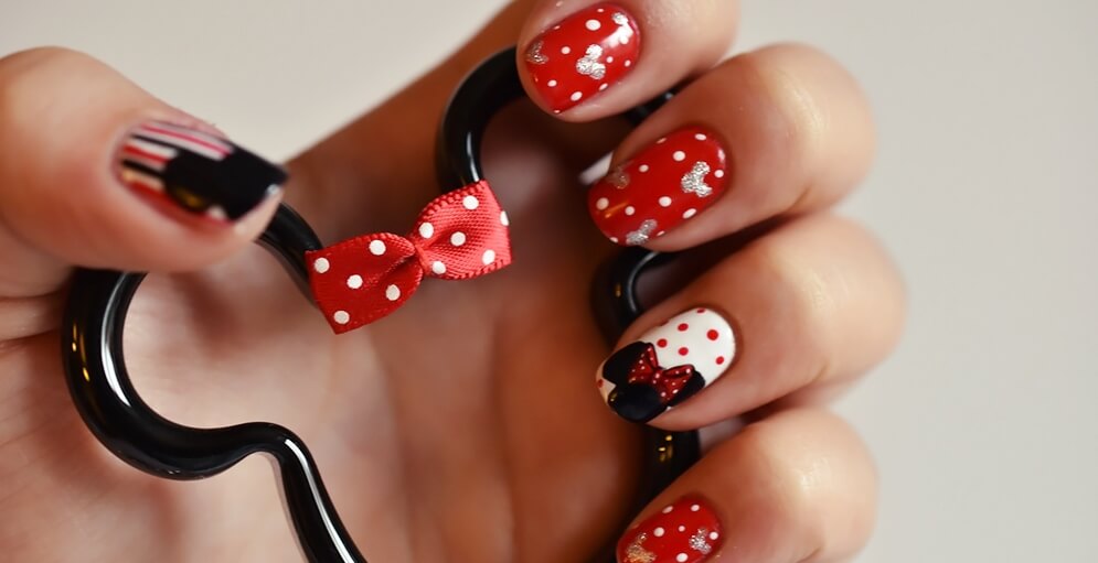 Маникюр для свадьбы в диснеевском стиле