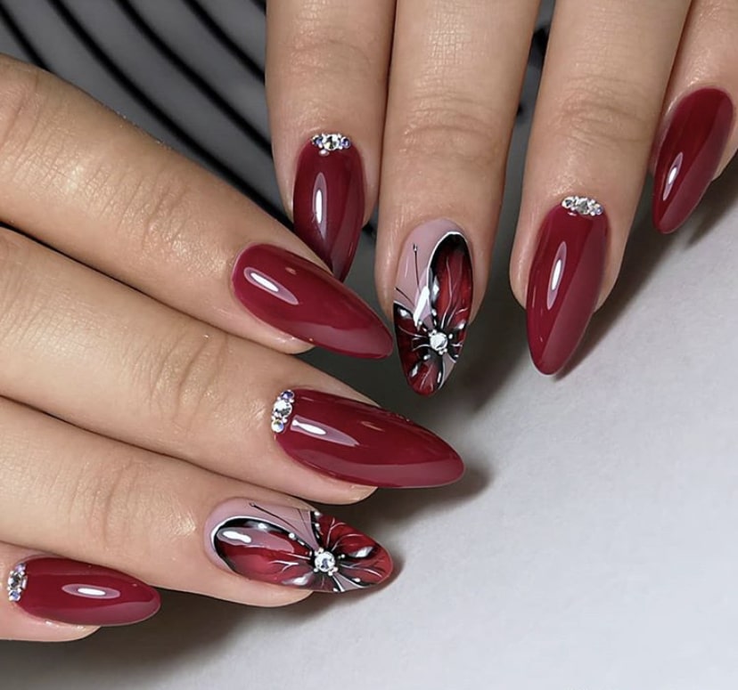 дизайн бабочка на длинных ногтях