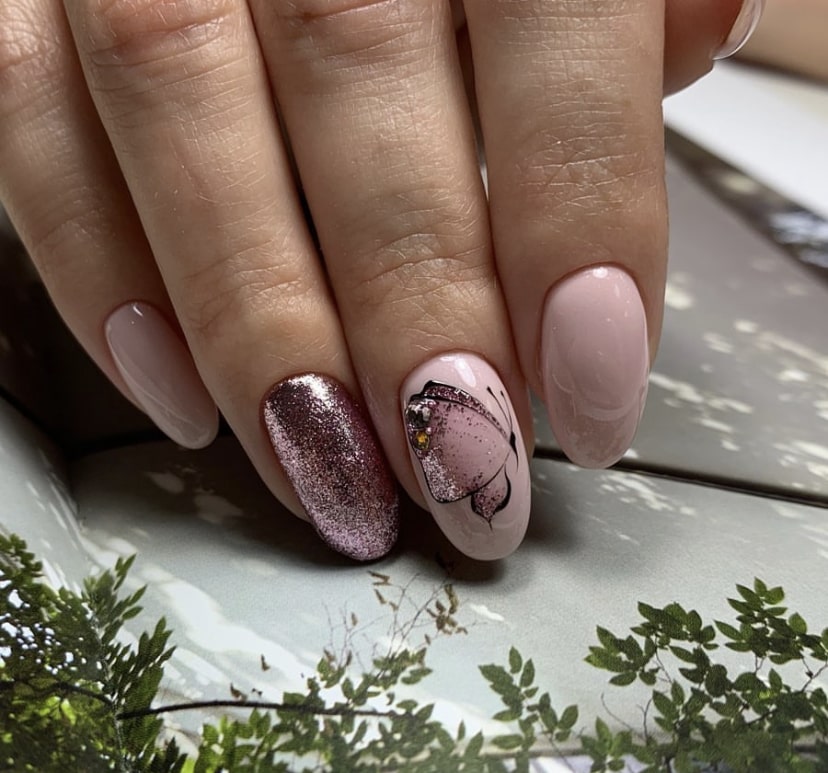 дизайн бабочка на длинных ногтях