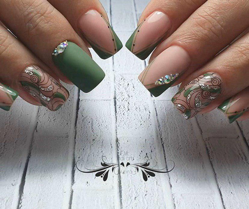 фото дизайна с бархатом и красивым рисунком из глянца