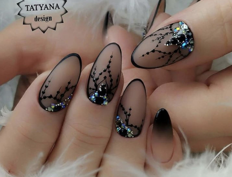 фото-идея дизайна со стразами на бархатной основе