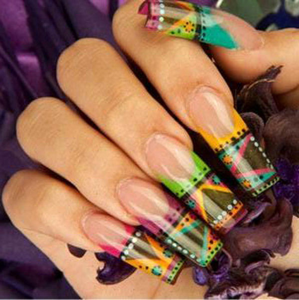 Фото нарощенных ногтей с геометрическими узорами-07