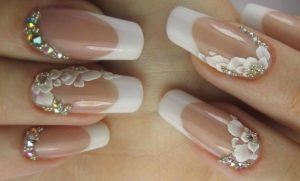 Классический свадебный френч на длинных ногтях