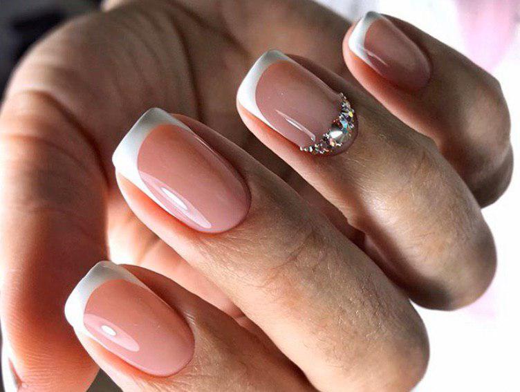 френч с рисунками и стразами