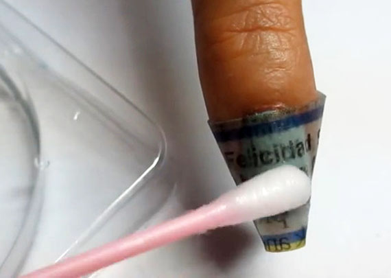 как сделать газетный маникюр фото