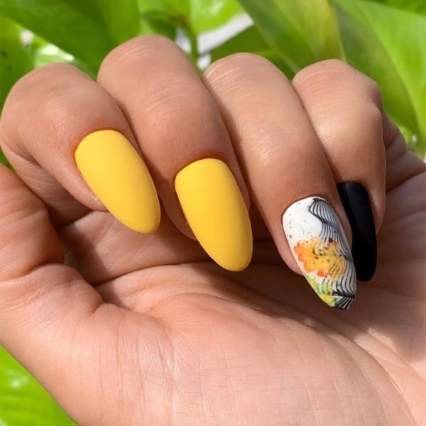 Желтый осенний маникюр