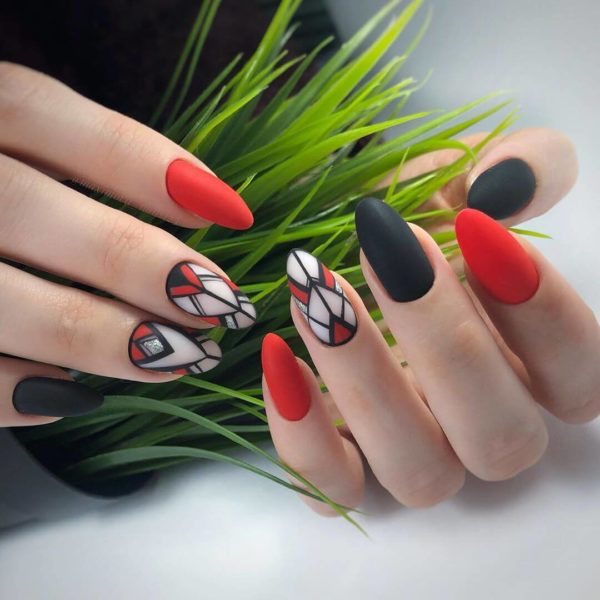 Черно-красный геометрический маникюр