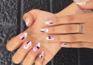 Геометрические мотивы для свадебного маникюра