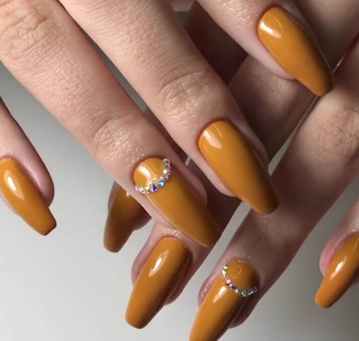 Горчичный в одном тоне