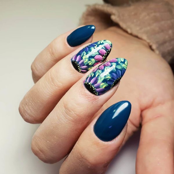 Жостовская роспись с синим фоном