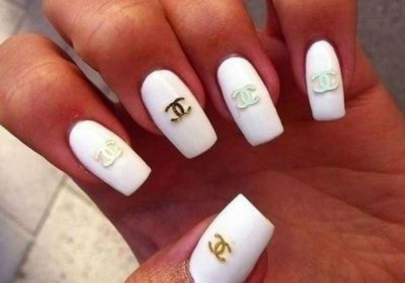идея маникюра Chanel