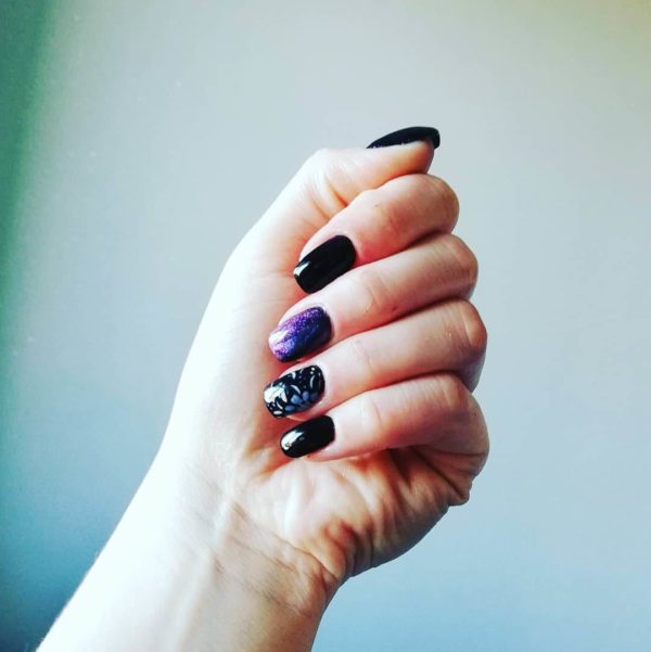 Идея жостовской росписи на короткие ногти