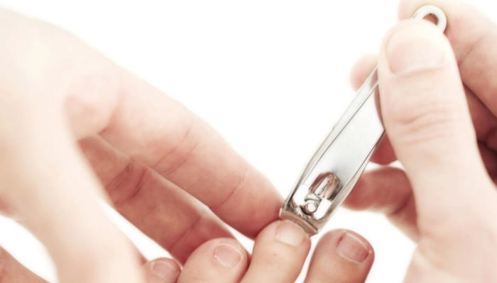 Классический обрезной педикюр дома