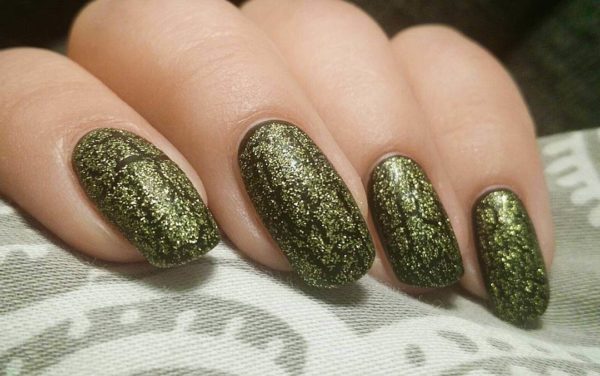 Золотой кракелюр на длинные ногти