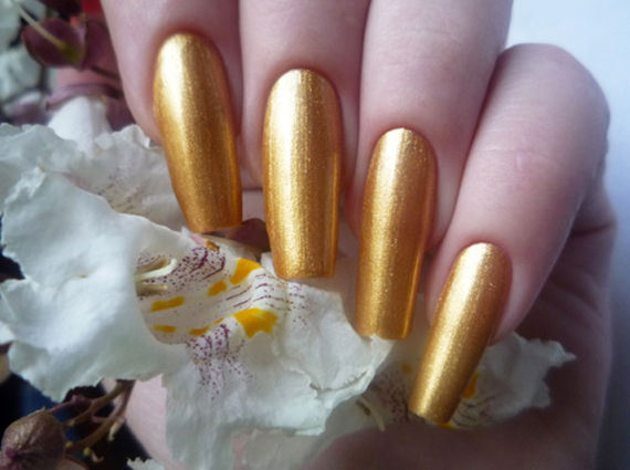 Маникюр в золотых тонах