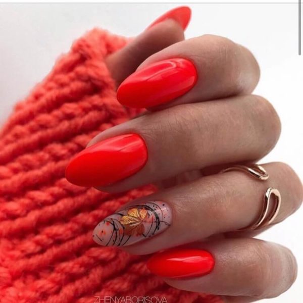 Красный маникюр на длинные ногти