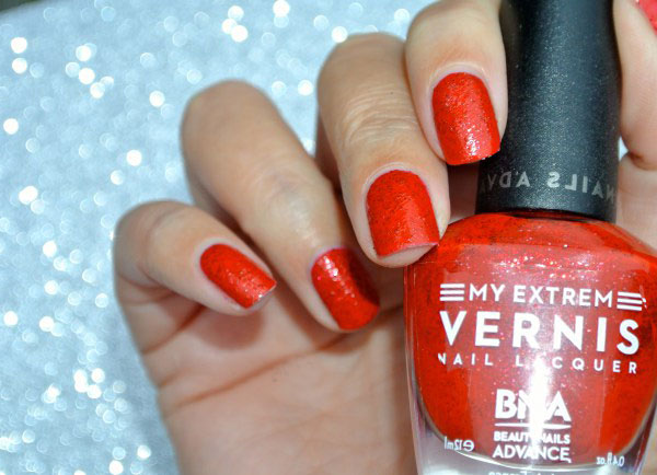 С чем носить красный лак