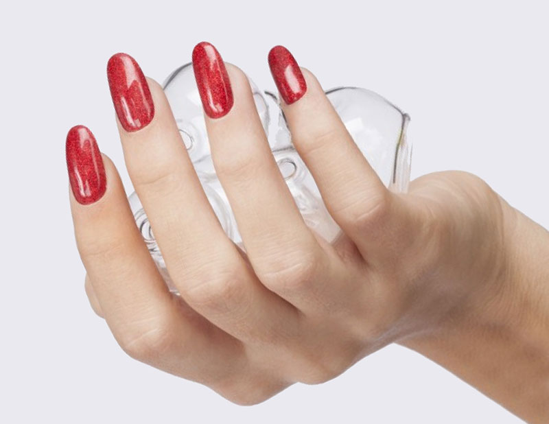 красный лак для маникюра