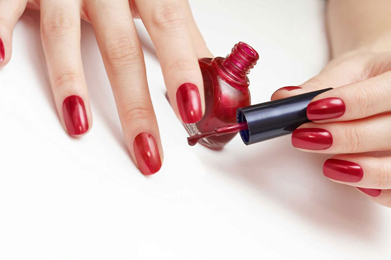 Как появился красный лак