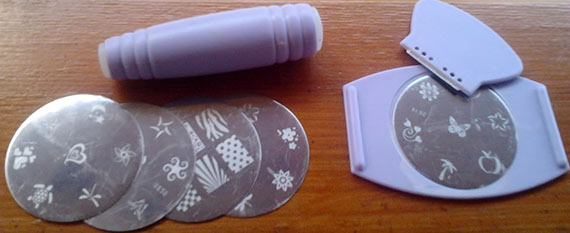 Леопардовый маникюр с помощью штампа