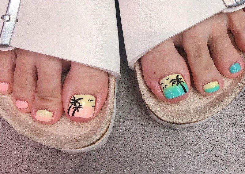 Педикюр с пальмами