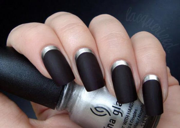 Черный лунный маникюр