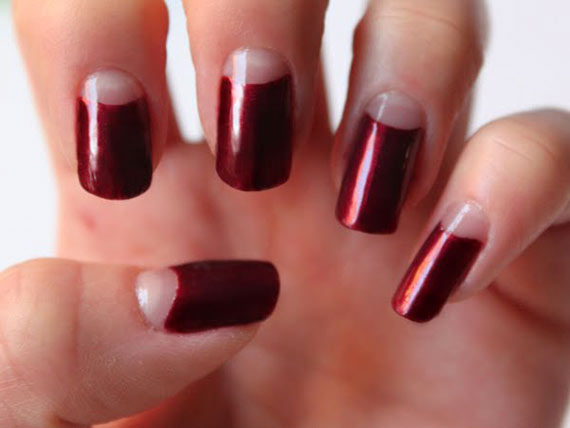 Лунный маникюр красный