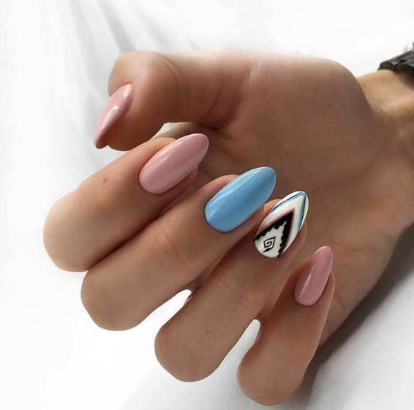 Маникюр с рисунком абстракция