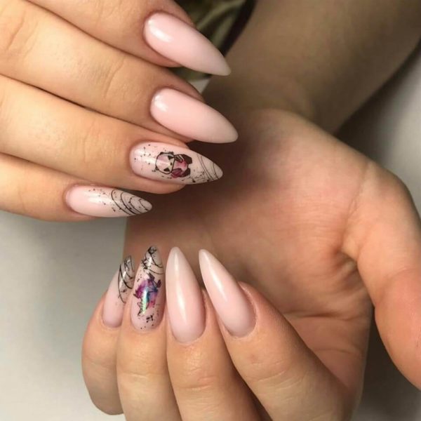 Нежно-розовый маникюр с рисунком