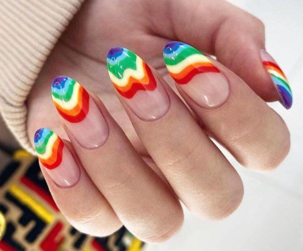 Маникюр с рисунком радуга