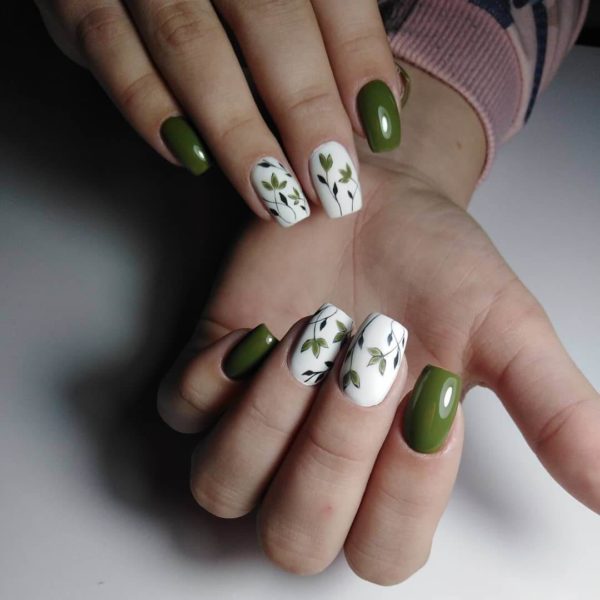 Маникюр с рисунком в зеленом цвете