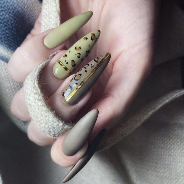 Зеленый маникюр с рисунком