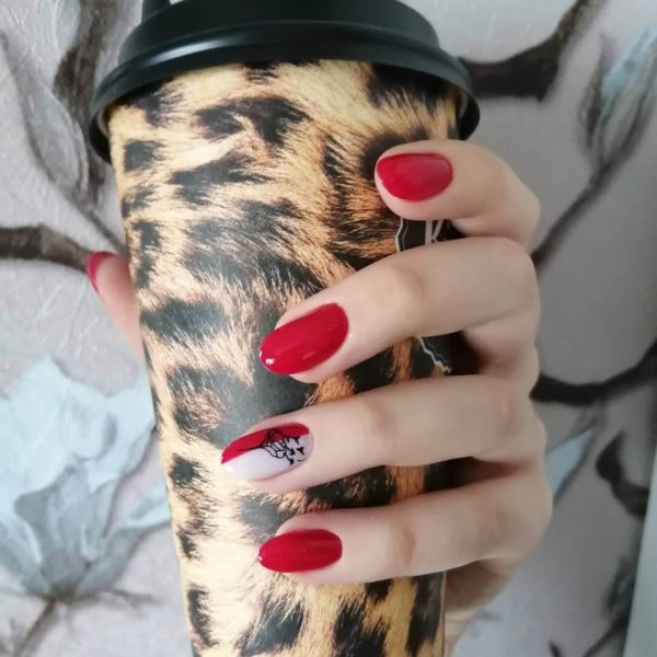Красный маникюр на короткий овал
