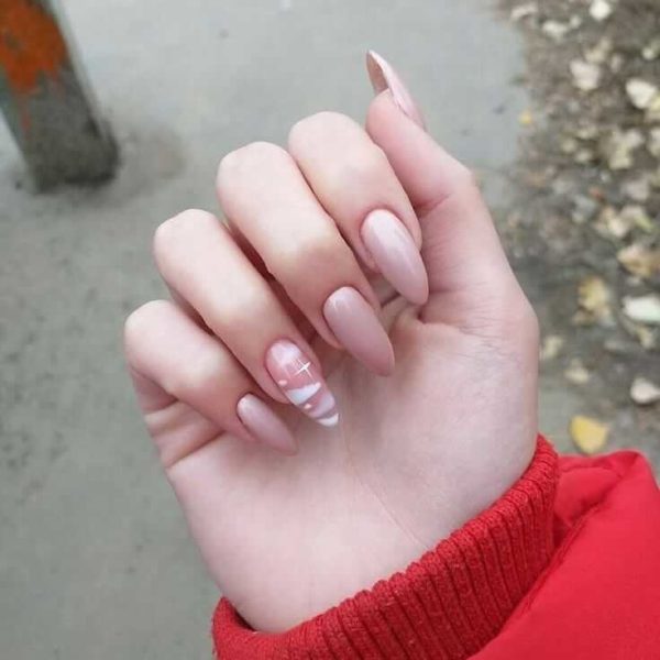 Маникюр с рисунком облака