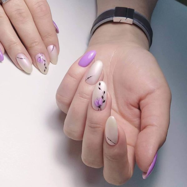 Маникюр с цветами на длинные ногти