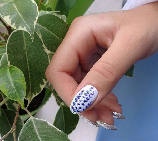 Маникюр с лавандой на длинные ногти