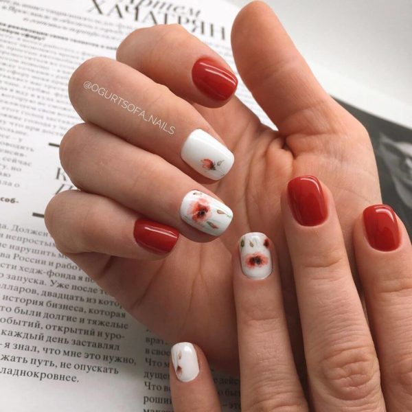 Красный с белым маникюр с цветами