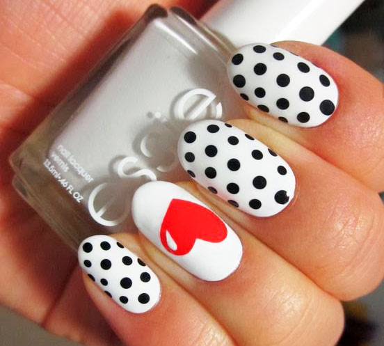 декор для одного ногтя на День Влюбленных