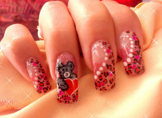 Маникюр с сердечками с помощью специальных наклеек