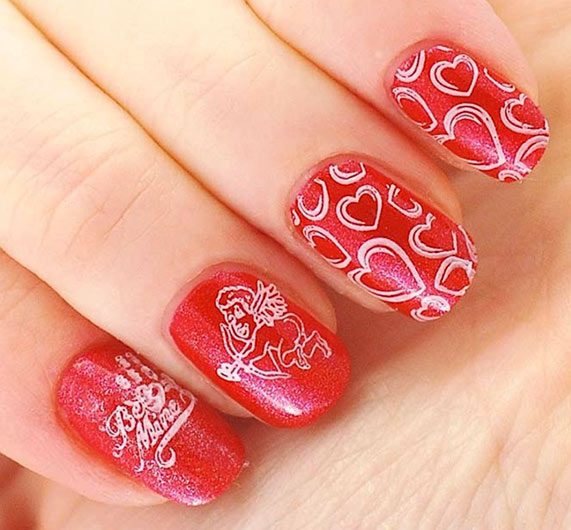 Маникюр с сердечками на День Влюбленных
