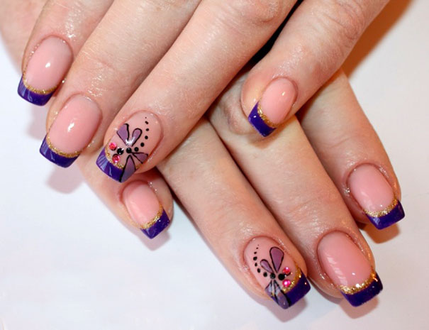 Французский маникюр с бабочками