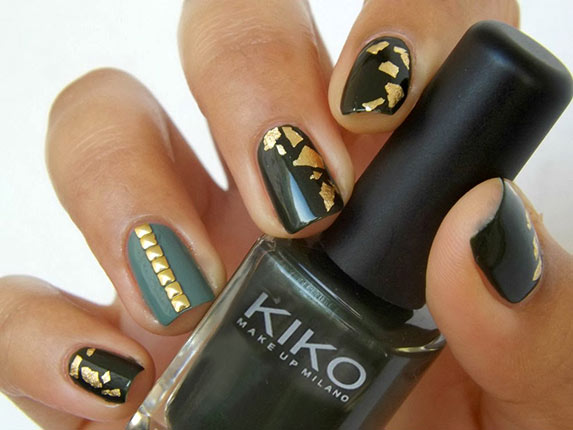 Маникюр с отрывной фольгой черный